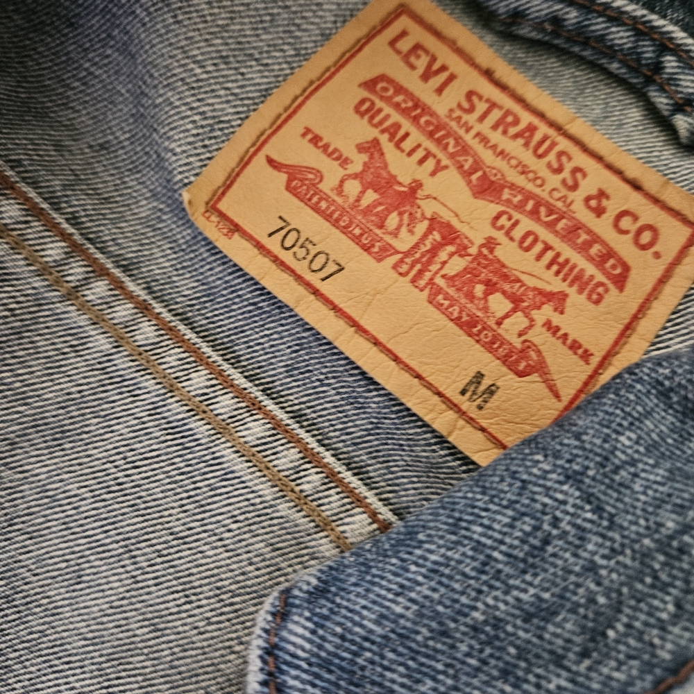 Levi's Light Blue Vintage-Style Denim Jacket - Picture 5 of 9